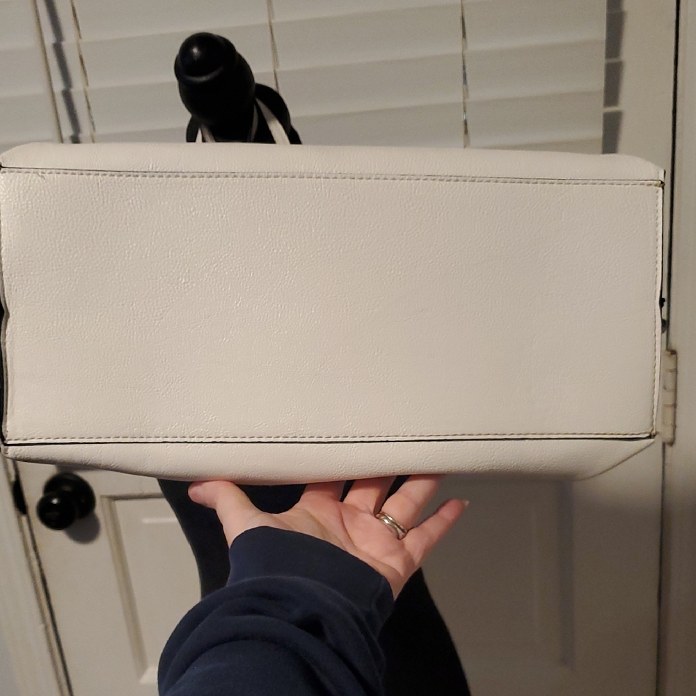 Betsey Johnson White Large Tote Bag with Gold Accents - Picture 10 of 14